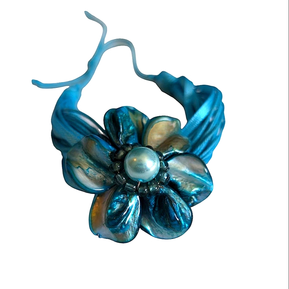 Vintage Hawaii Blue mother of pearl flower bracelet